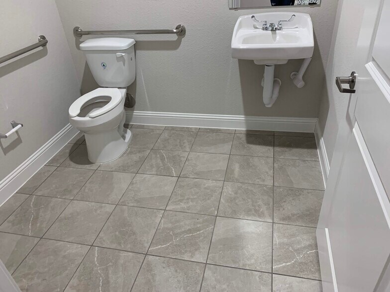 More Photos Of 1402 S Custer Rd, McKinney Unknown For Lease