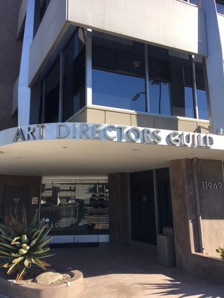 More Photos Of 11969 Ventura Blvd, Studio City Loft Creative Space For Lease