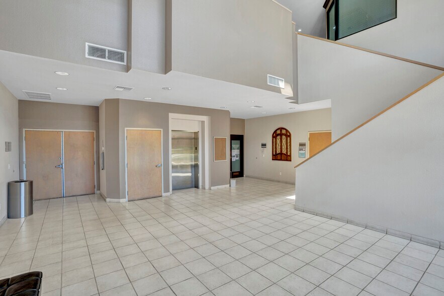 More Photos Of 2920 N Green Valley Pky, Henderson Unknown For Lease