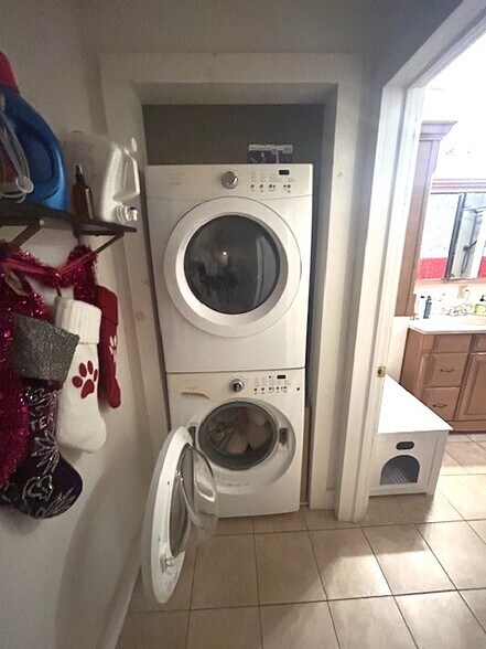 More Photos Of 89 Columbia St, Albany Apartments For Sale