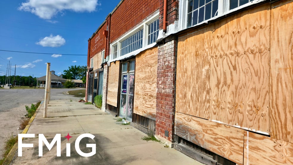 More Photos Of 156 N Craft Hwy, Chickasaw Storefront For Sale