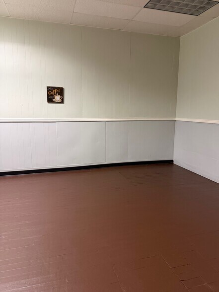 More Photos Of 522 S Main St, Elkhart Storefront Retail Residential For Lease