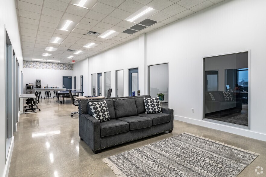 More Photos Of 8522 Broadway, San Antonio Office For Lease