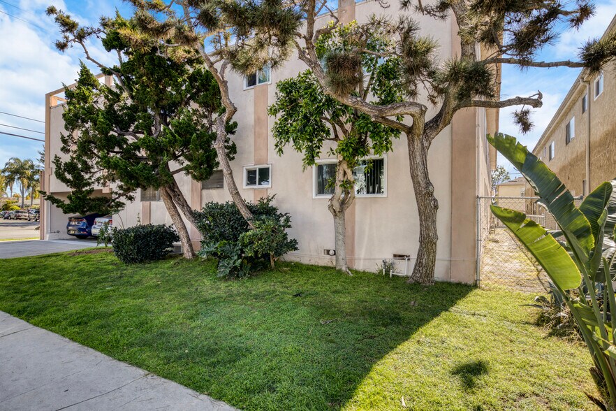 More Photos Of 3945 Frances Ave, Los Angeles Multifamily For Sale