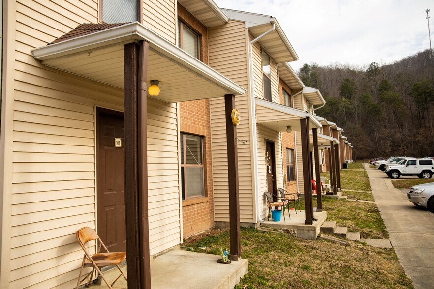 More Photos Of 77 Quail Holw, Inez Apartments For Sale