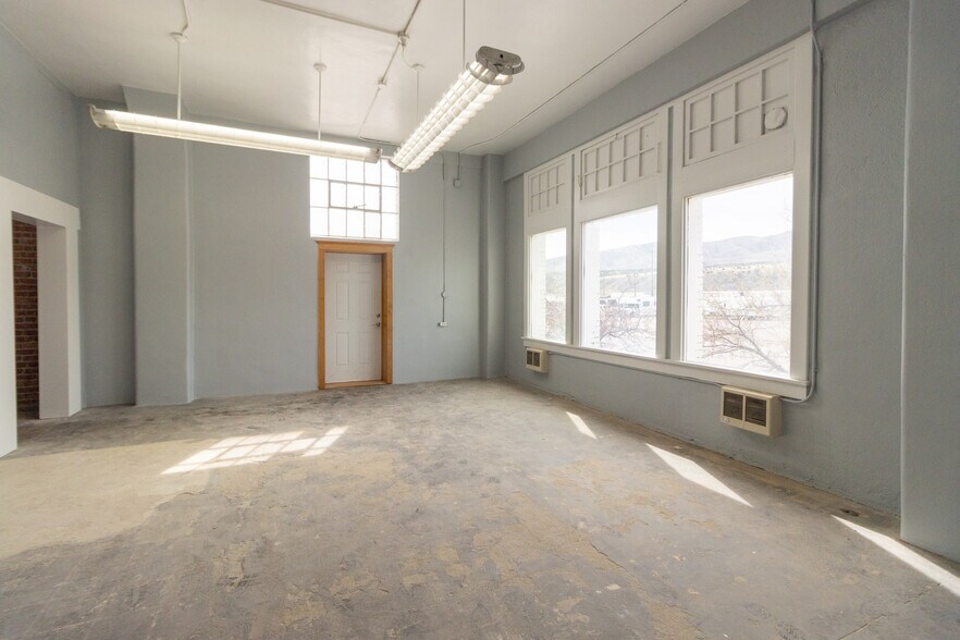 More Photos Of 902 S 1st Ave, Pocatello Distribution For Lease