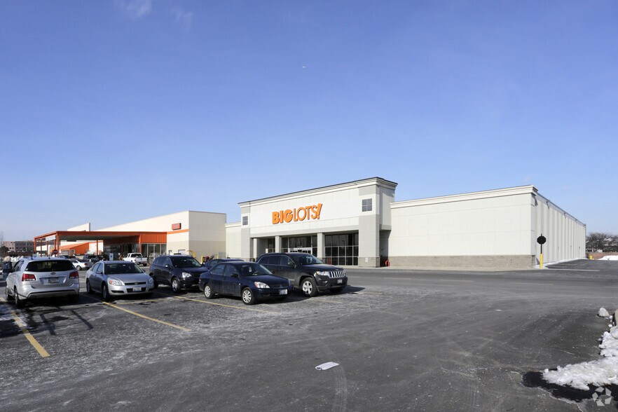 More Photos Of 17W714-17W734 22nd St, Oakbrook Terrace Freestanding For Lease