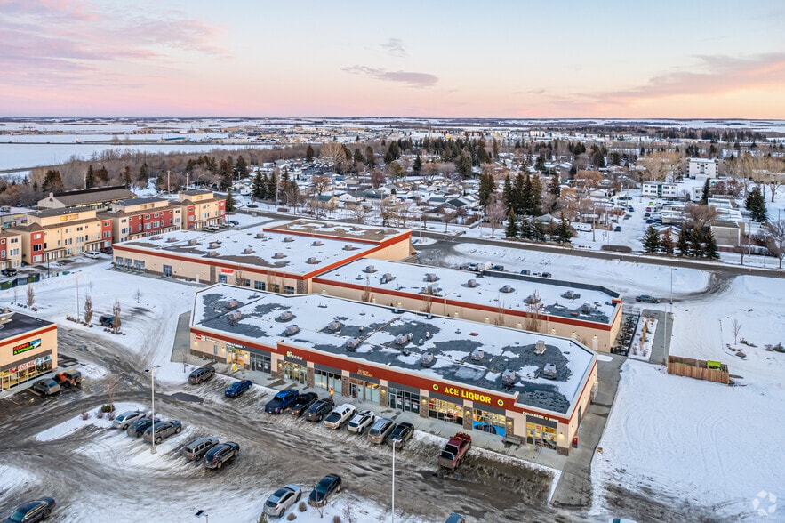 More Photos Of 10451 99 Ave, Fort Saskatchewan Storefront For Sale