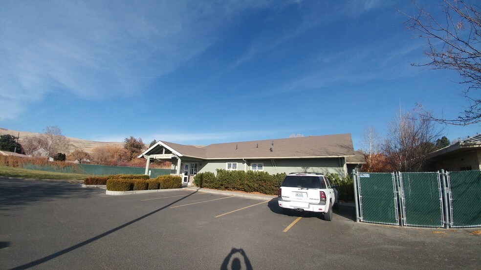 More Photos Of 721 N Keys Rd, Yakima Medical For Sale