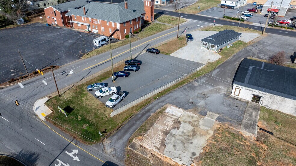 More Photos Of 121 13th St SW, Hickory Office For Sale