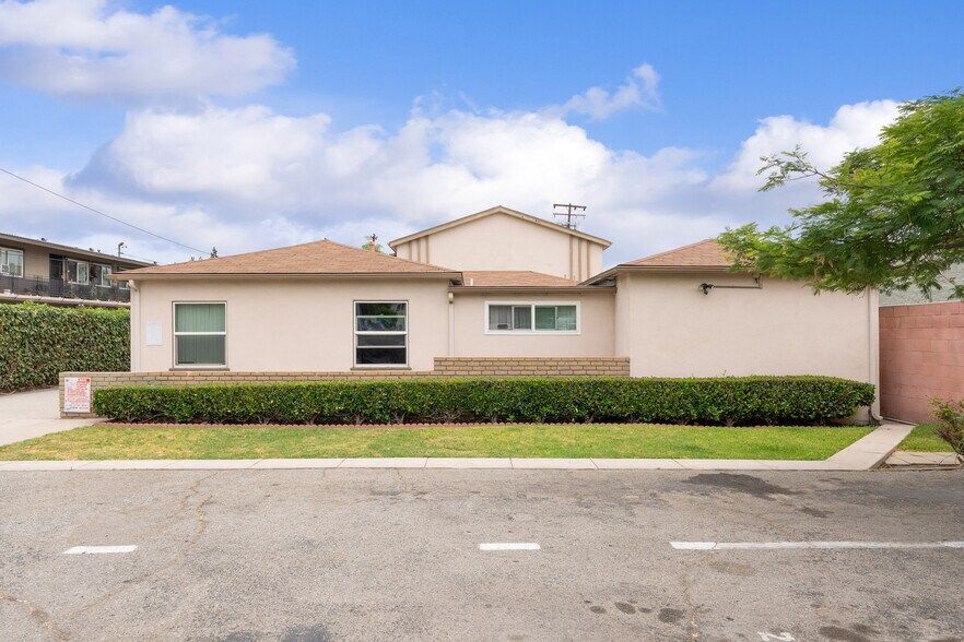 More Photos Of 3301 E Artesia Blvd, Long Beach Multifamily For Sale