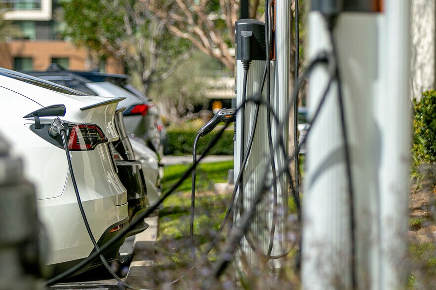 More Photos Of 725 W Town and Country Rd, Orange Medical For Sale