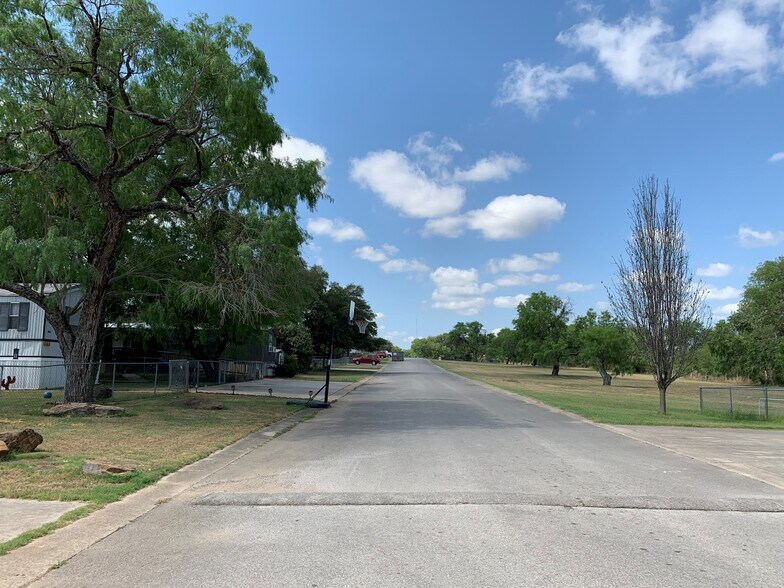 More Photos Of 7320 New Sulphur Springs Rd, San Antonio Trailer Camper Park For Sale