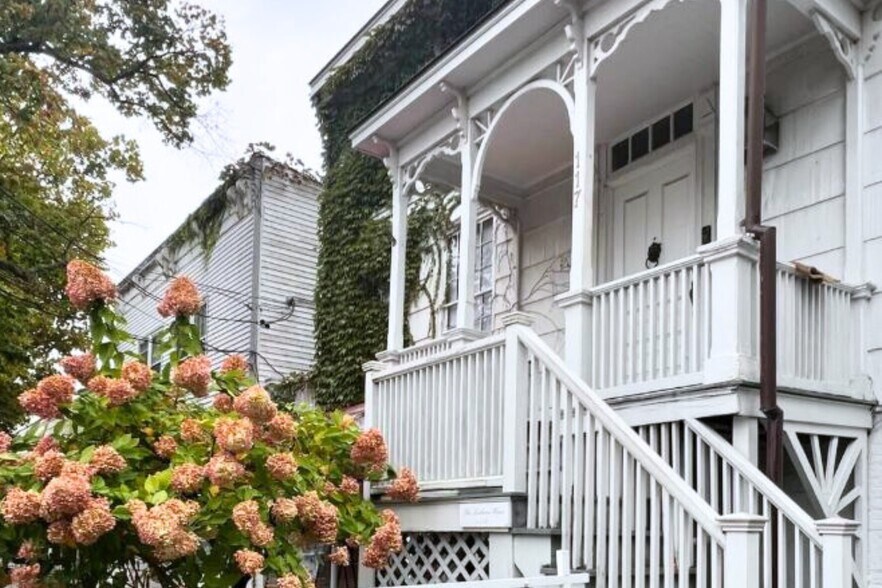 More Photos Of 117 Main St, Sag Harbor Storefront Retail Residential For Sale