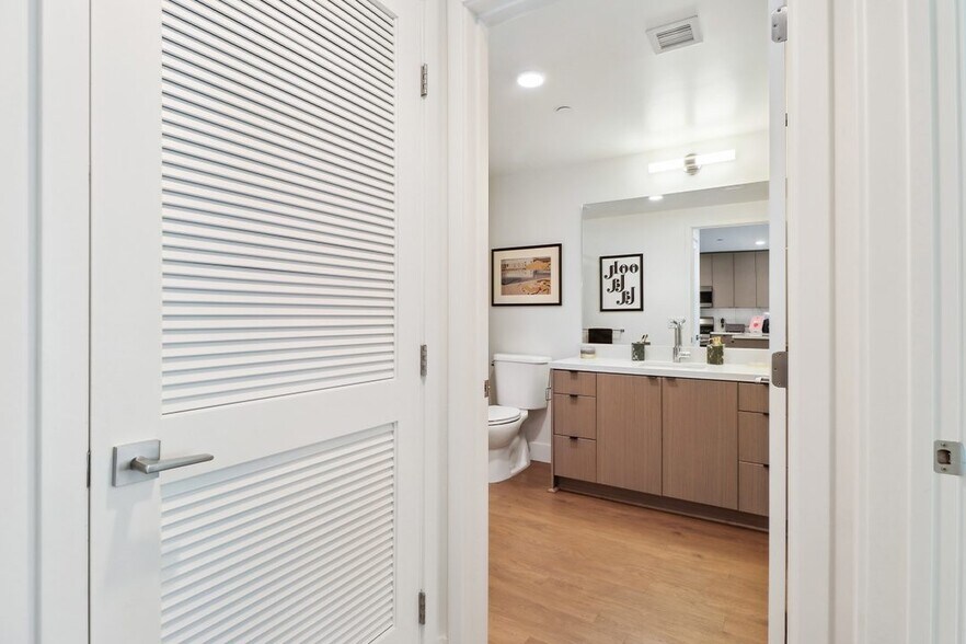 More Photos Of 700 W 9th St, Los Angeles Apartments For Lease