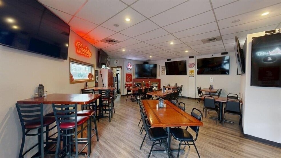 More Photos Of 509 Diagonal St, Clarkston Bar For Sale