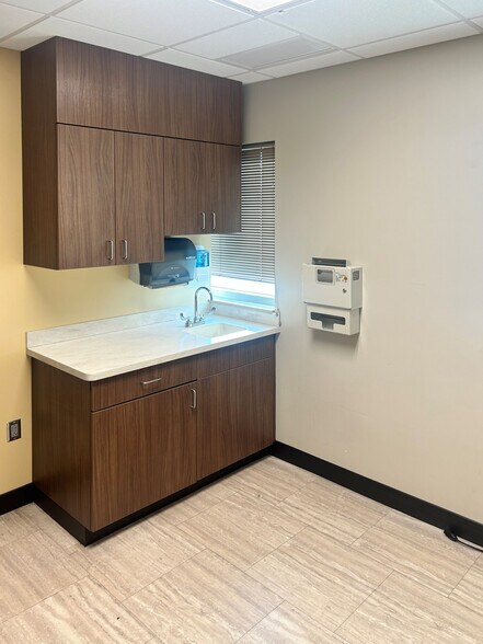More Photos Of 2741 NE McBaine Dr, Lee's Summit Medical For Lease