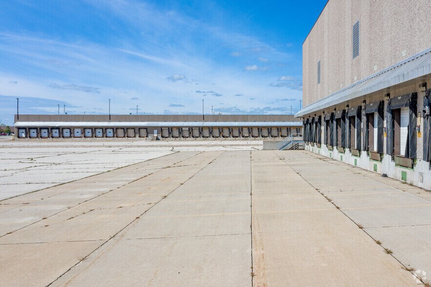 More Photos Of 1717 Lawrence Dr, De Pere Distribution For Lease