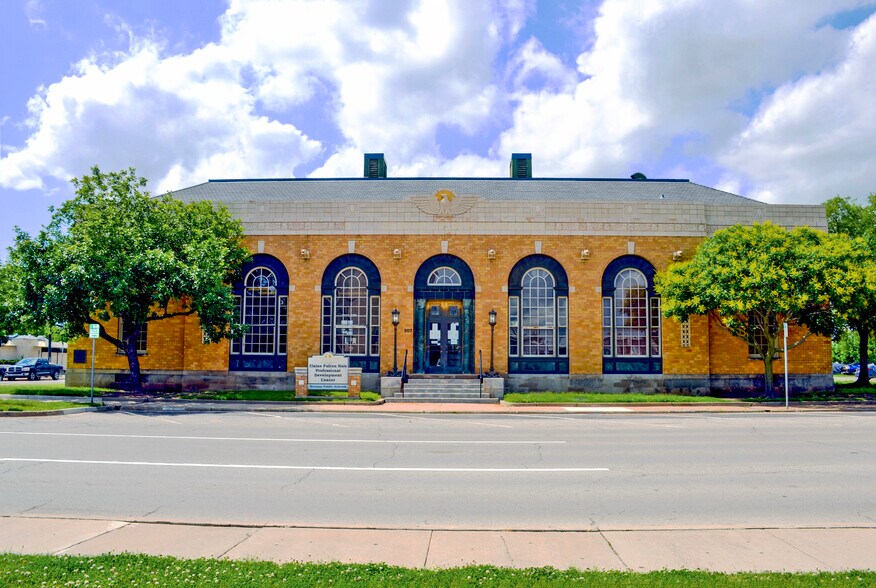 More Photos Of 207 E Gray St, Norman Loft Creative Space For Lease