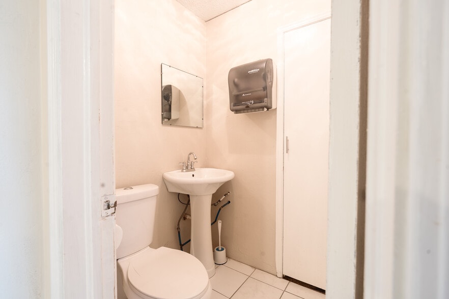 More Photos Of 4401 N Meridian Ave, Oklahoma City Office For Sale