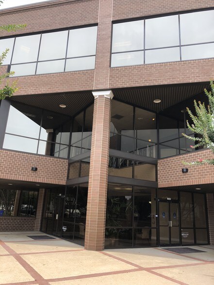 More Photos Of 1545 Raymond Diehl Rd, Tallahassee Office For Lease