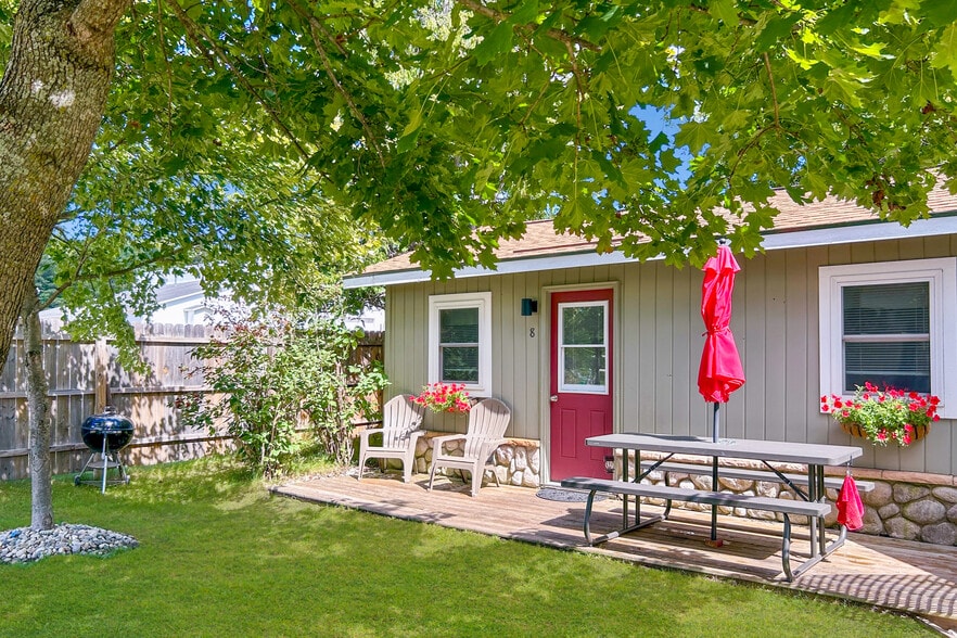 More Photos Of 11481 Main St, Honor Hotel For Sale