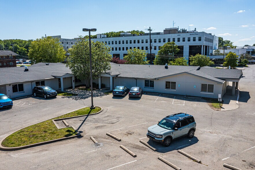 More Photos Of 4331 Churchman Ave, Louisville Medical For Sale