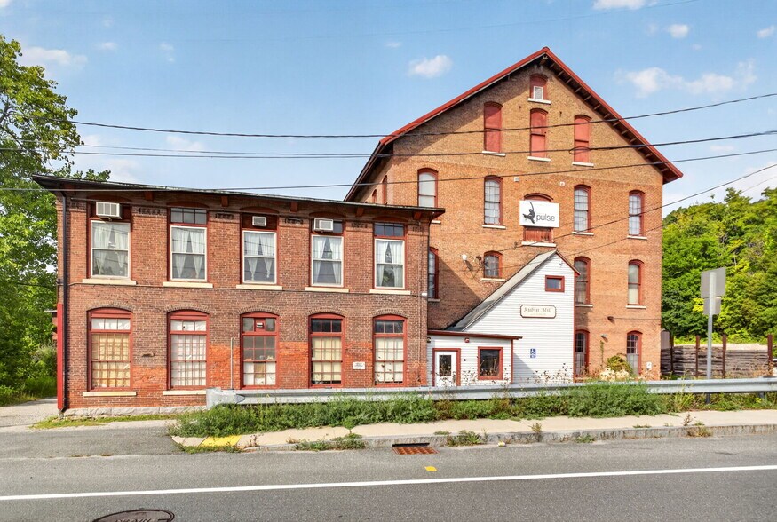 More Photos Of 420 Park St, Housatonic Flex For Sale