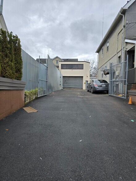 More Photos Of 1288 Forest Ave, Staten Island Storefront Retail Office For Lease