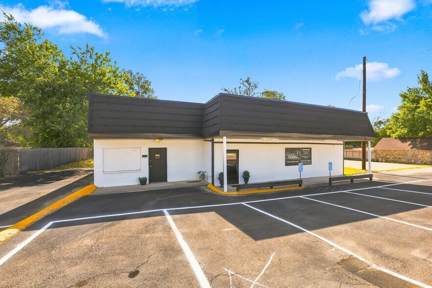 More Photos Of 3508 Shawnee Trl, Fort Worth General Retail For Sale
