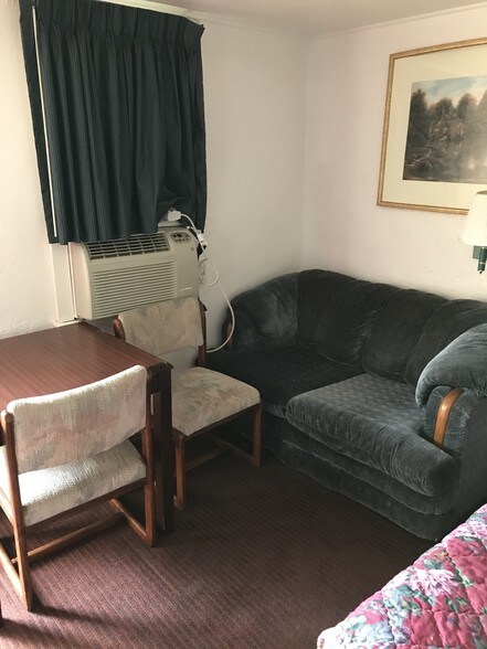 More Photos Of 406 E Route 66 Blvd, Tucumcari Hotel For Sale