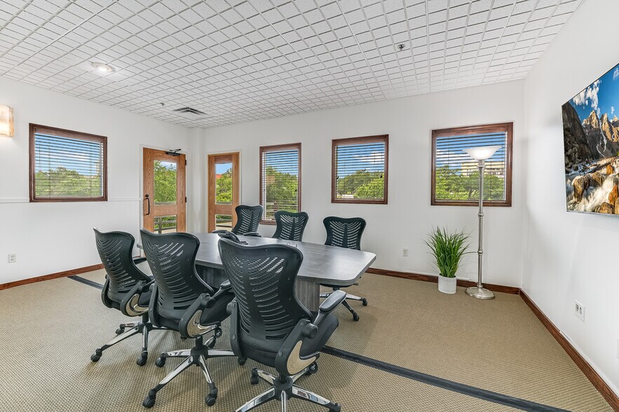 More Photos Of 3821 Juniper Trce, Austin Loft Creative Space For Sale