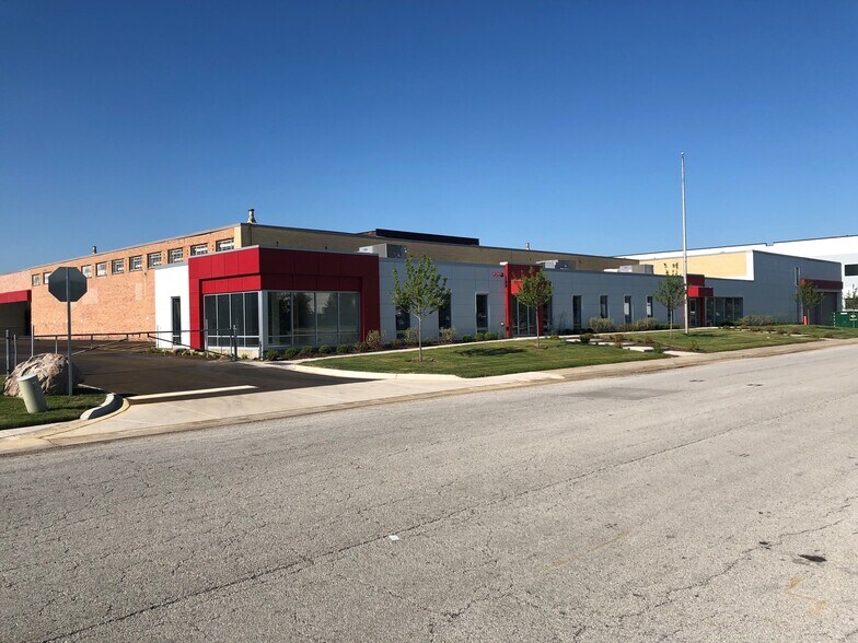 More Photos Of 2101 Arthur Ave, Elk Grove Village Manufacturing For Lease