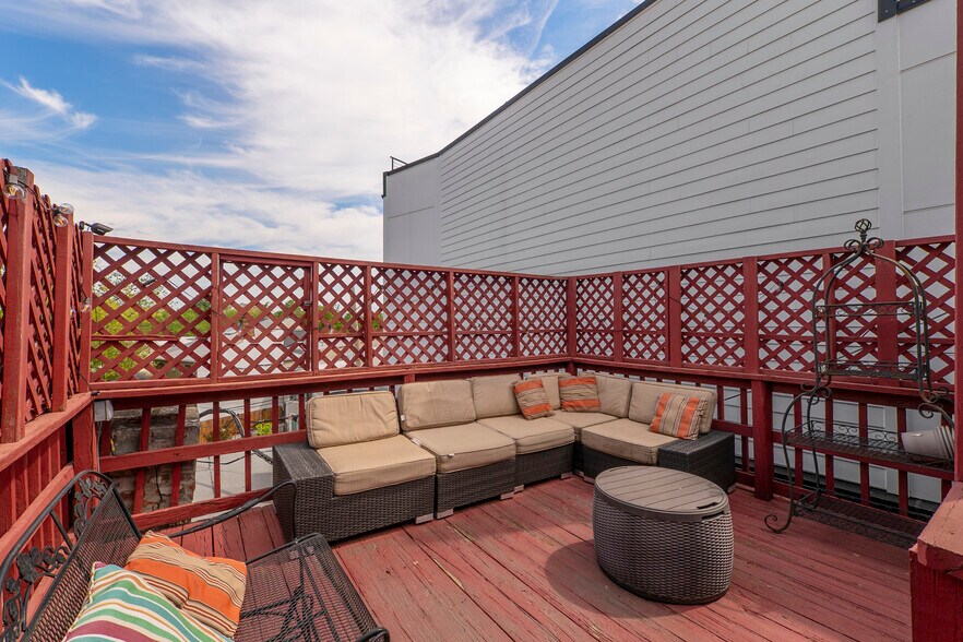 More Photos Of 1010 Pennsylvania Ave SE, Washington Hospitality For Sale