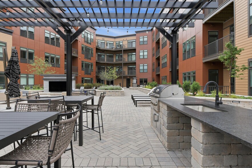 More Photos Of 1850 Glenview Rd, Glenview Apartments For Lease