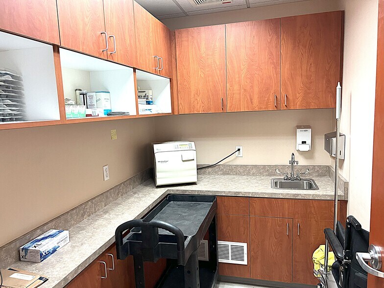 More Photos Of 1000 Newbury Rd, Thousand Oaks Medical For Sale