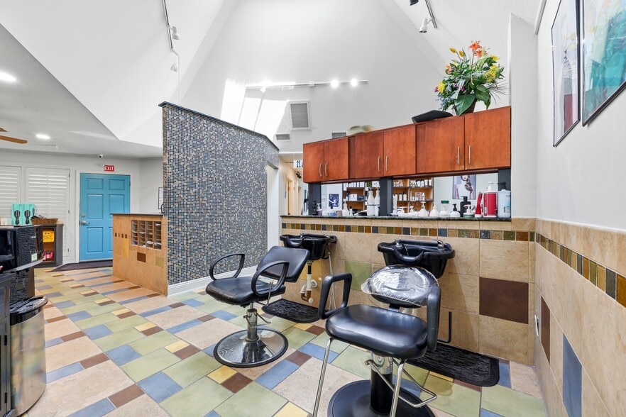 More Photos Of 3683 Crown Point Rd, Jacksonville Storefront Retail Office For Sale