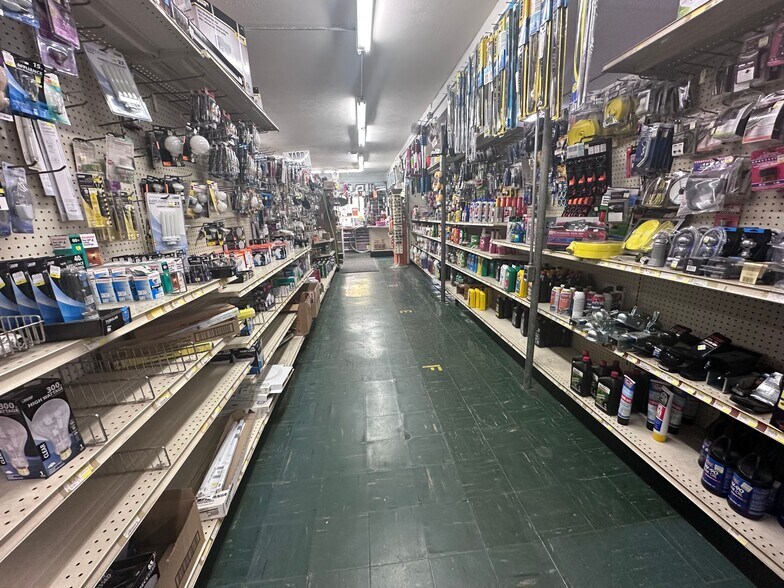 More Photos Of 8925 S Kasson St, Cedar General Retail For Sale