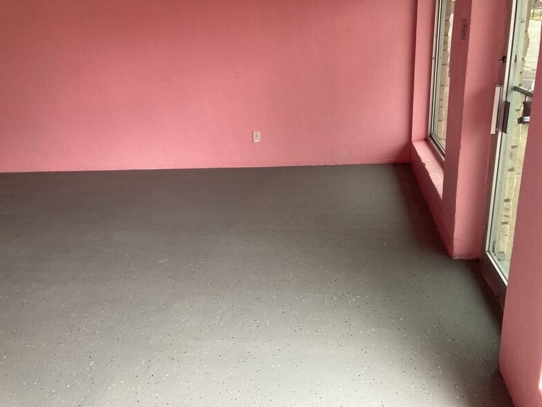 More Photos Of 121 N Gray St, Killeen Freestanding For Lease