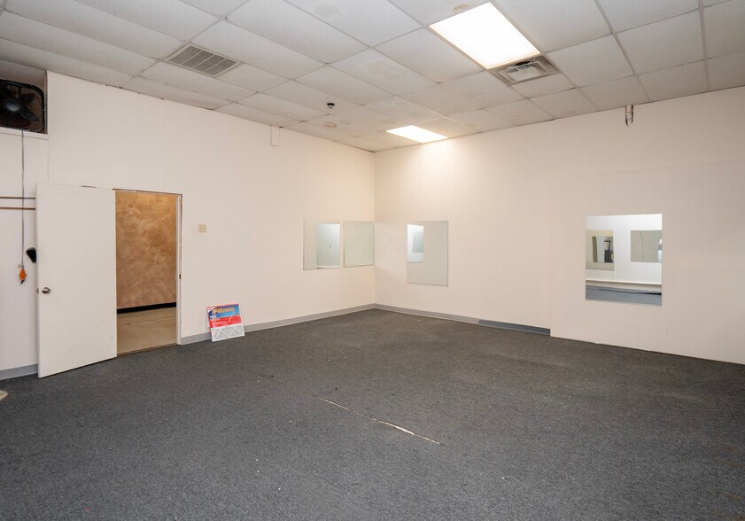 More Photos Of 250 S County Trl, Exeter Freestanding For Sale