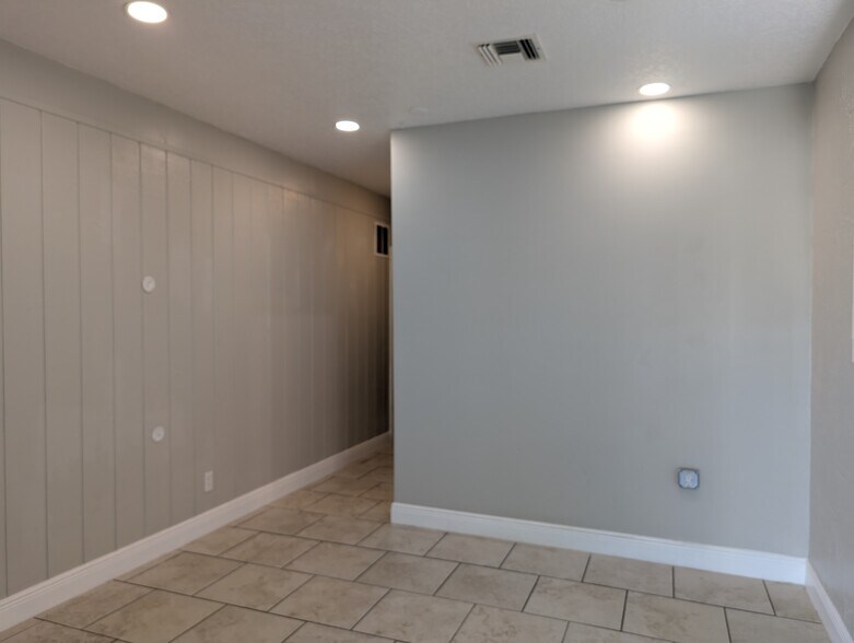 More Photos Of 599 Sherwood Ave, Satellite Beach General Retail For Lease