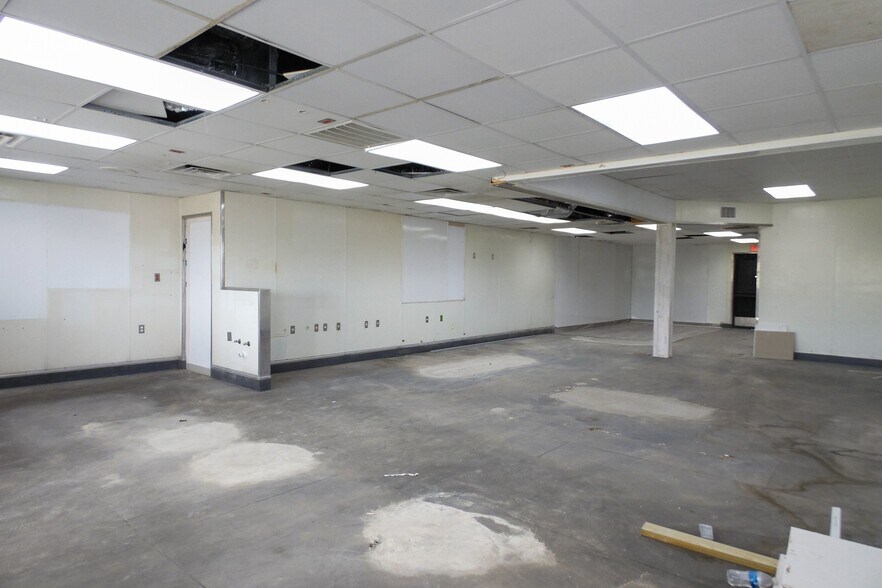 More Photos Of 6280 Highway 281, Three Rivers Fast Food For Sale