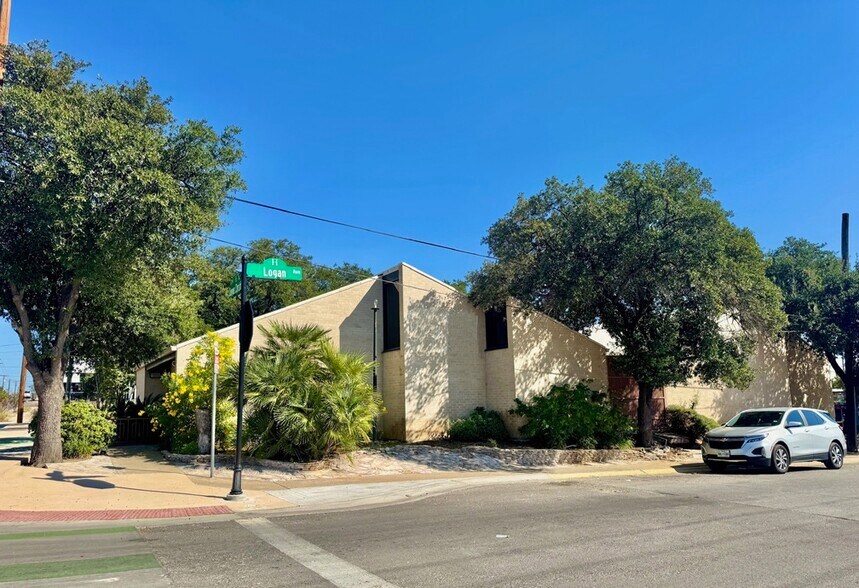 Primary Photo Of 801 Corpus Christi St, Laredo Medical For Sale