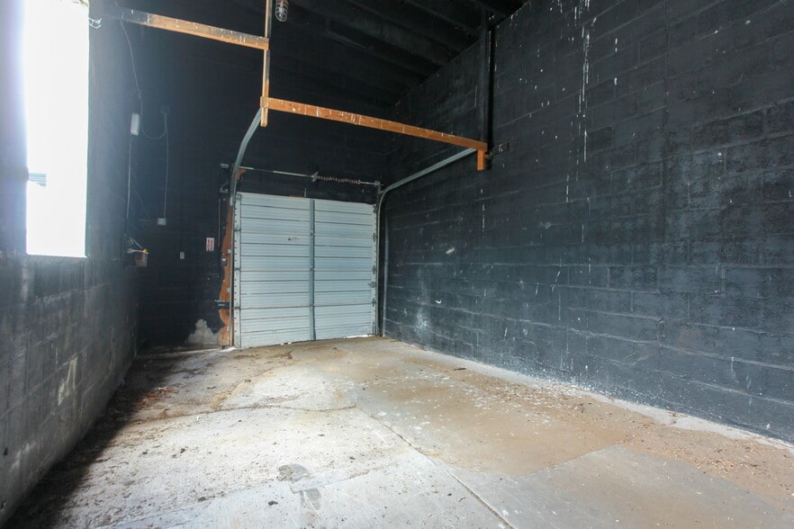 More Photos Of 36 Walnut St, Thurmont Warehouse For Lease