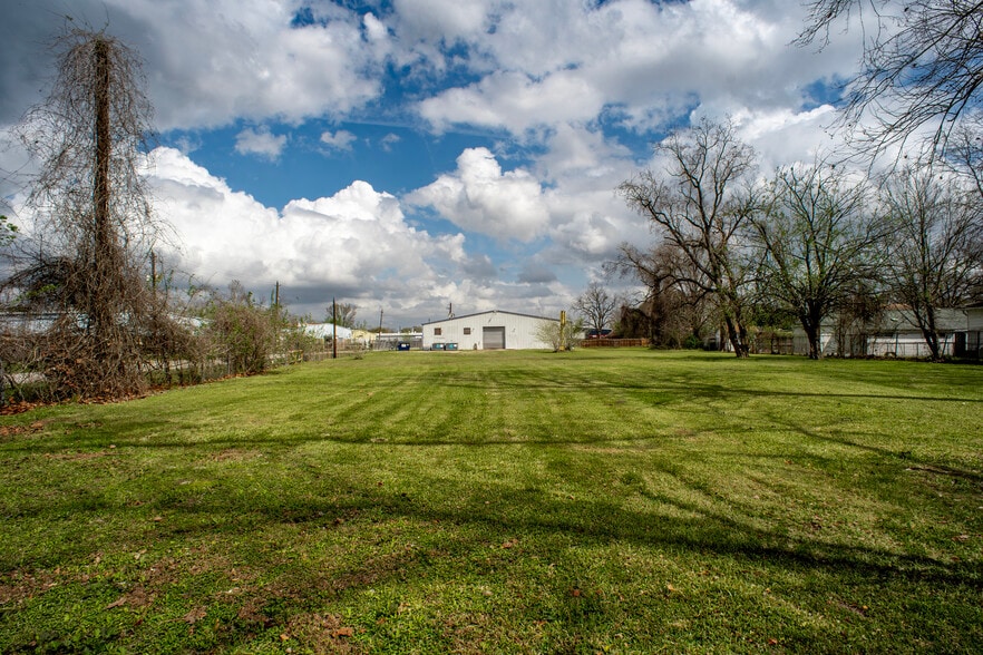 More Photos Of 910 Brenda St, Houston Warehouse For Sale