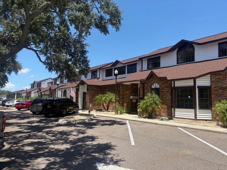 More Photos Of 6105 Memorial Hwy, Tampa Office For Lease