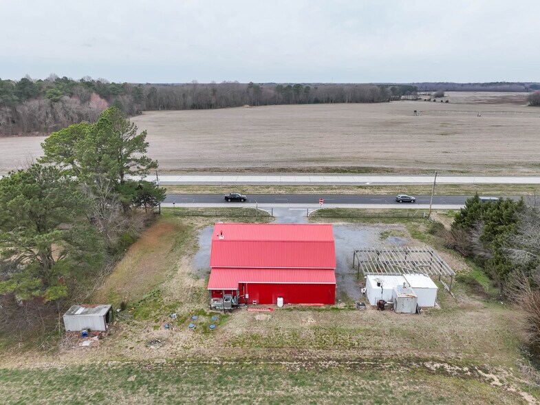 More Photos Of 8977 DuPont Blvd, Lincoln Convenience Store For Sale