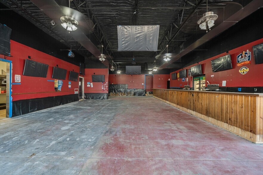 More Photos Of 2221 W Walnut St, Rogers Restaurant For Sale