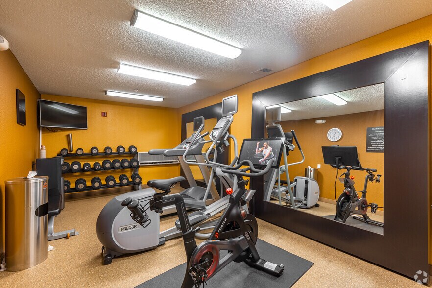 More Photos Of 9169 Markville Dr, Dallas Hotel For Sale