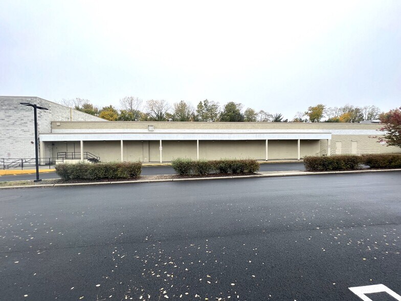 More Photos Of 651 State Route 17 S, Paramus Unknown For Lease